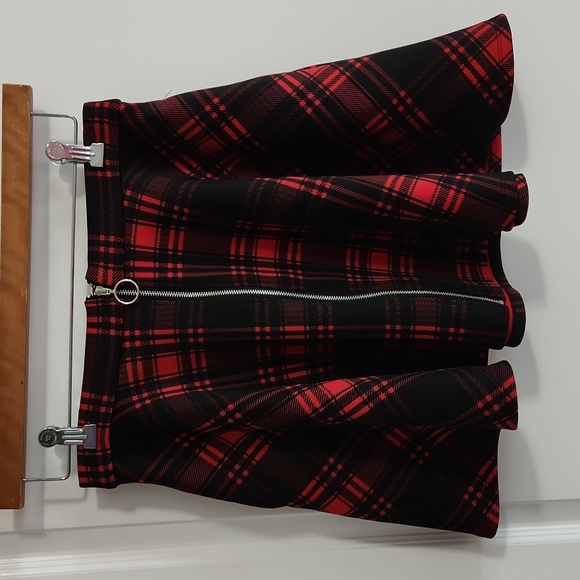 Hot Topic Dresses & Skirts - Hot Topic Red and Black Plaid Front Zip Skirt, Small